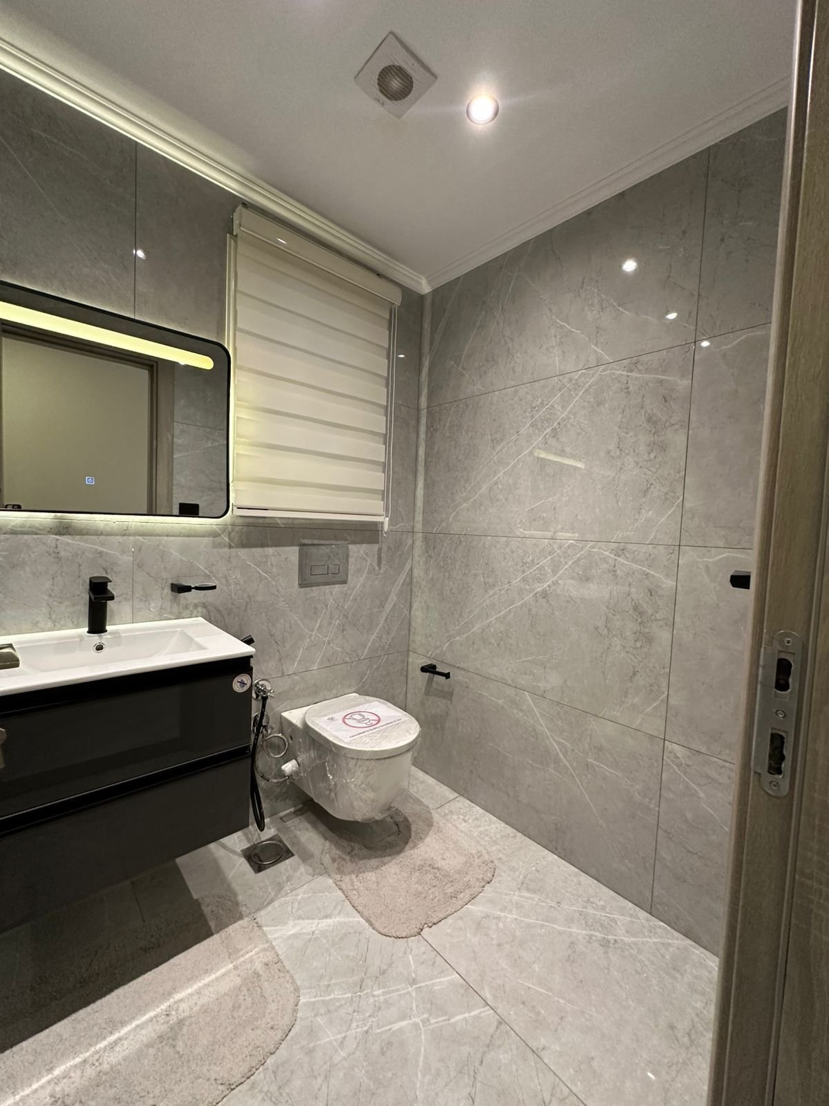 Fully Furnished Ultra Luxury Apartment - Amorada Compound, Opposite Hyde Park - Media 5