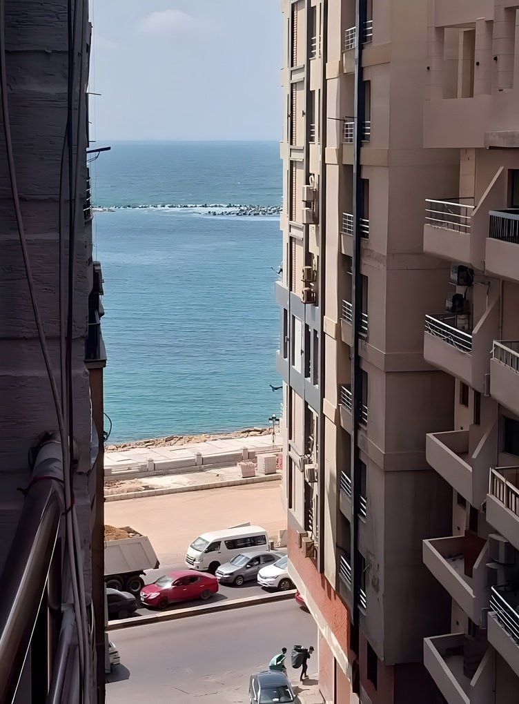 Distinctive Apartment for Sale in Sidi Bishr Bahri, Alexandria - Second Row from the Sea - Media 2